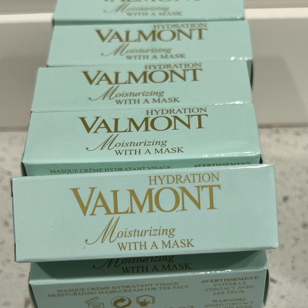 Valmont moisturizing with a mask bundle